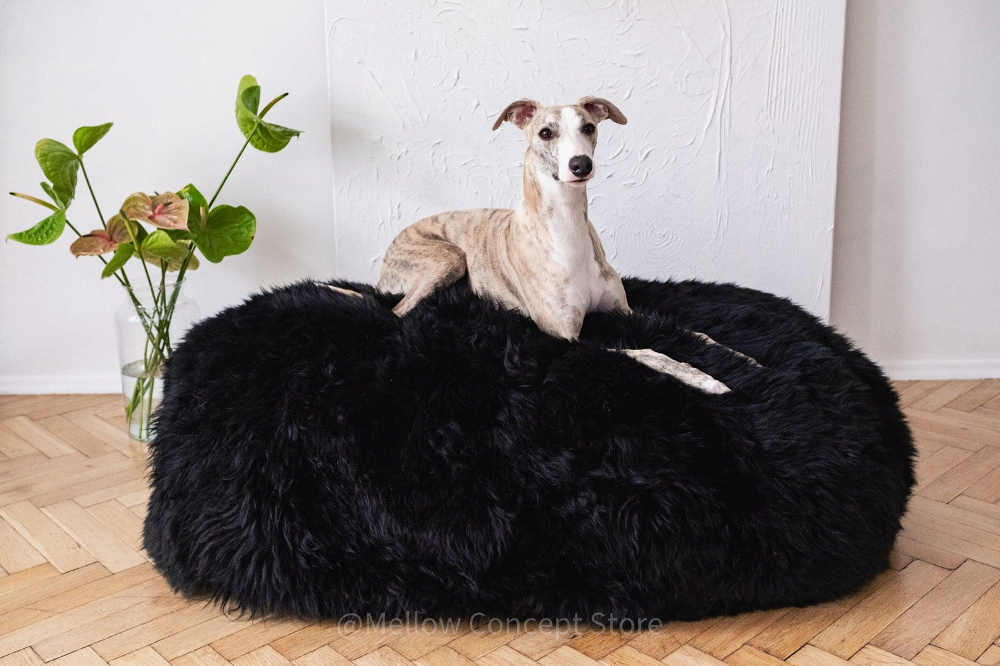 Panier pour chien oval en peau de mouton naturelle - Noir