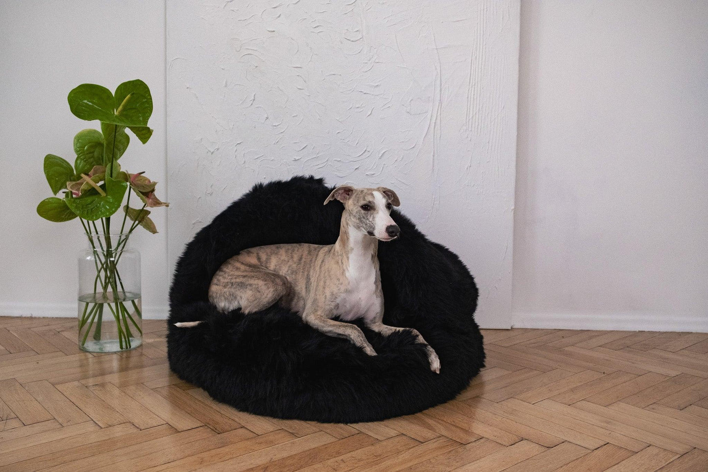 Coussin caverne pour chien en peau de mouton naturelle - Noir
